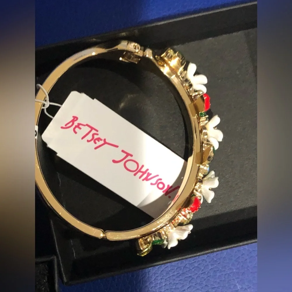 Betsey Johnson strawberry & white flower cubic zirconia gold bangle Bracelet new - Picture 10 of 13